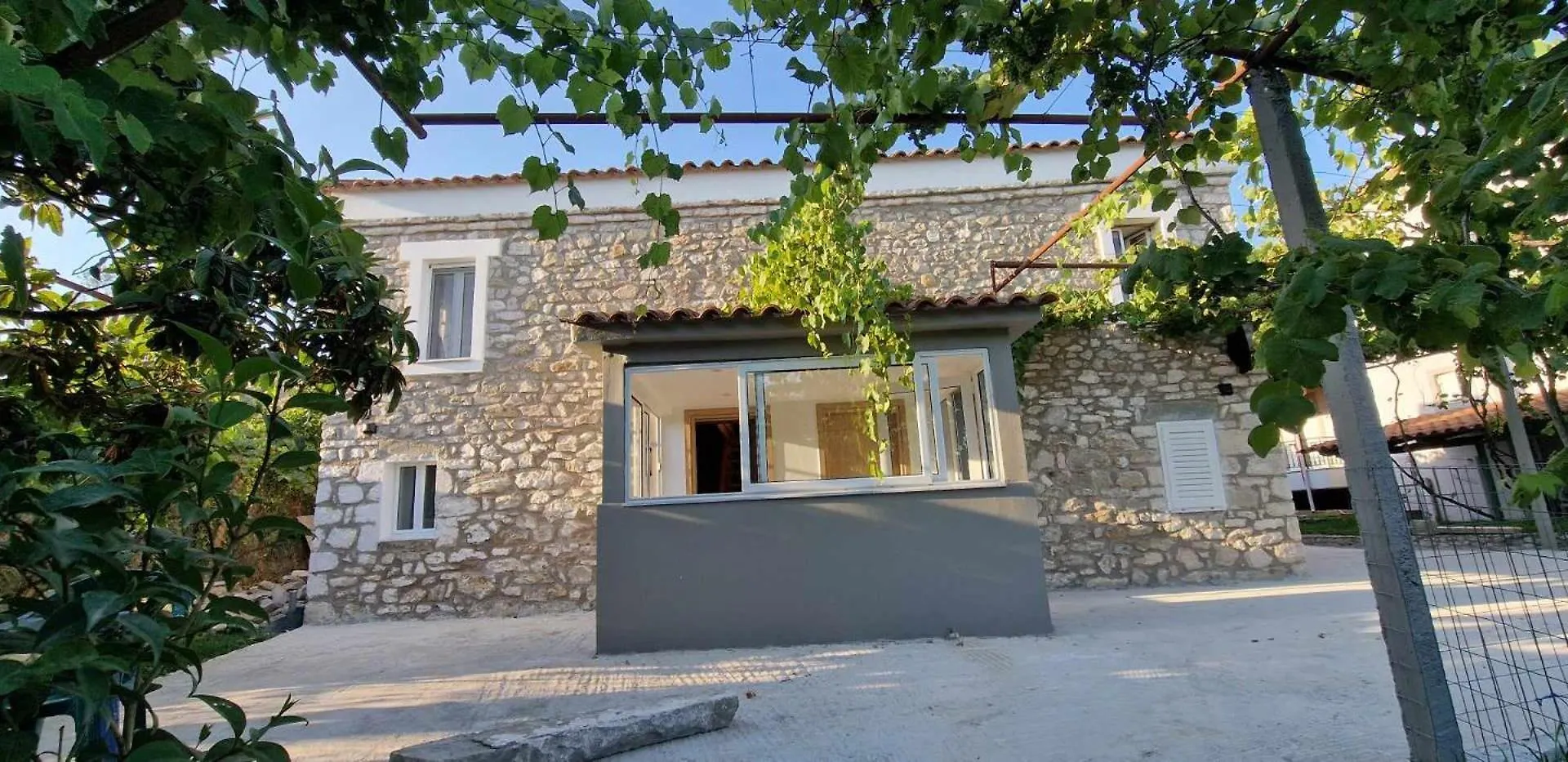 Filippos Home Finiq 0*,  Albania